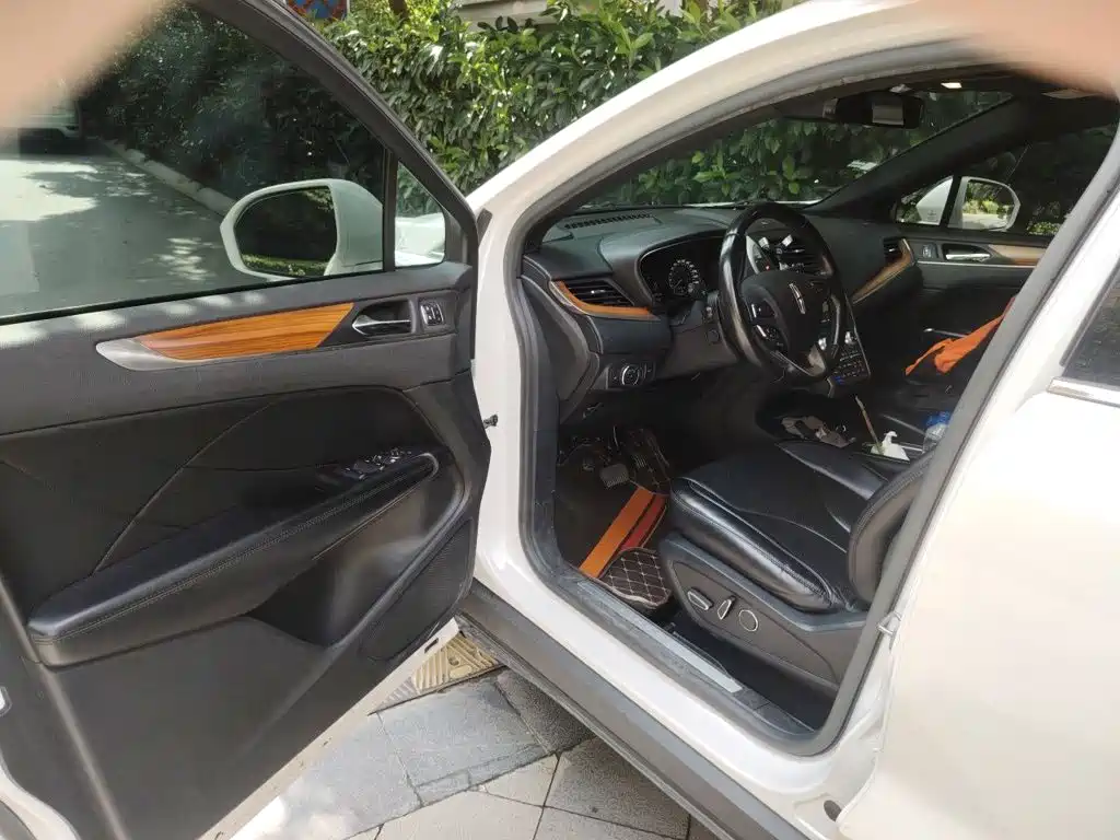 Lincoln MKC — миниатюра 12
