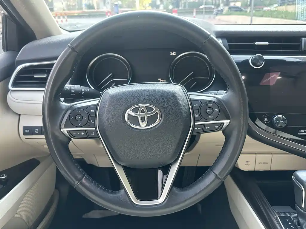 TOYOTA CAMRY
