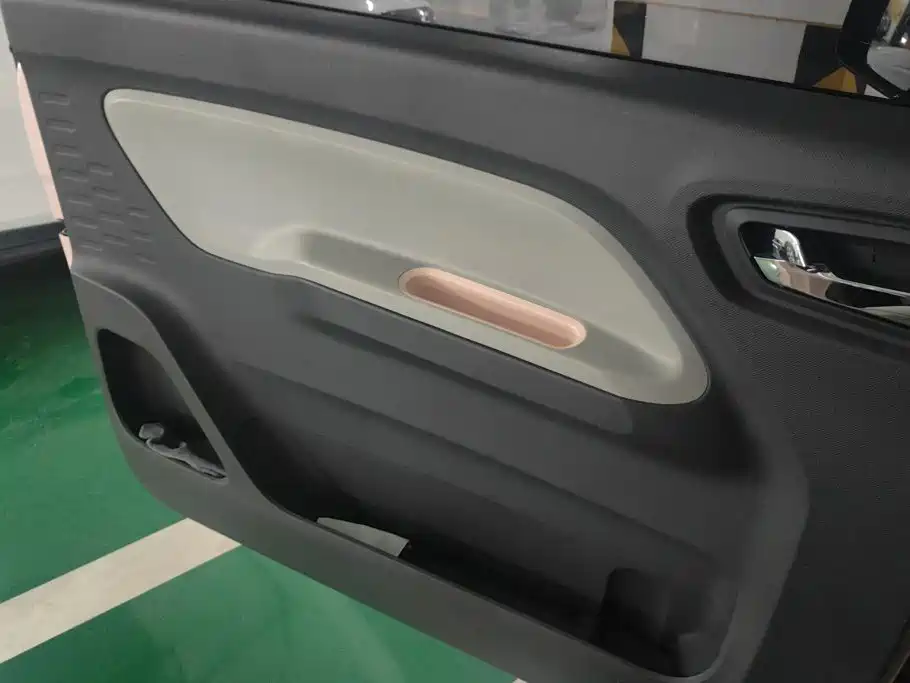 Wuling MINIEV — миниатюра 7