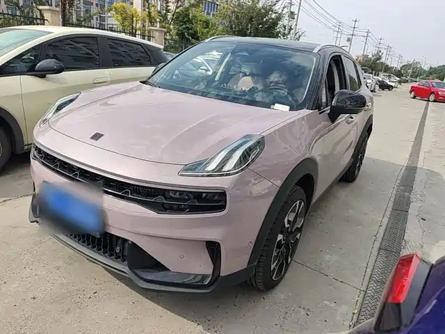 Lynk & Co 06