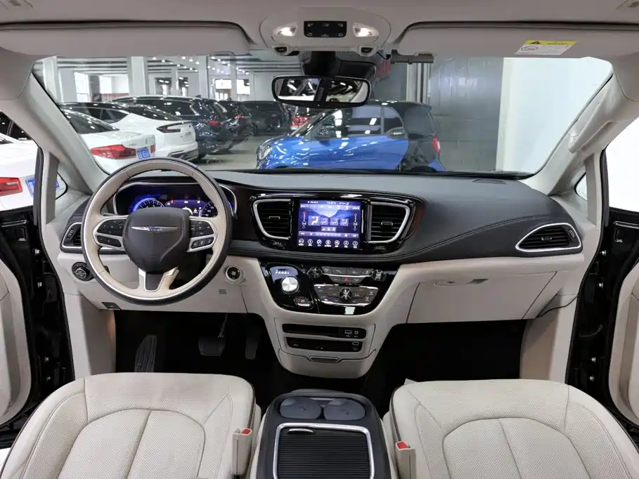 Chrysler Grand Voyager (Import) — миниатюра 10