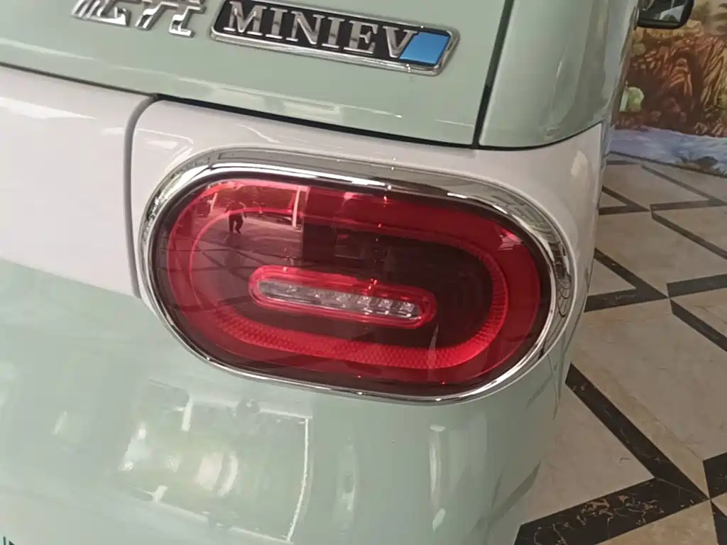 Wuling MINIEV — миниатюра 8