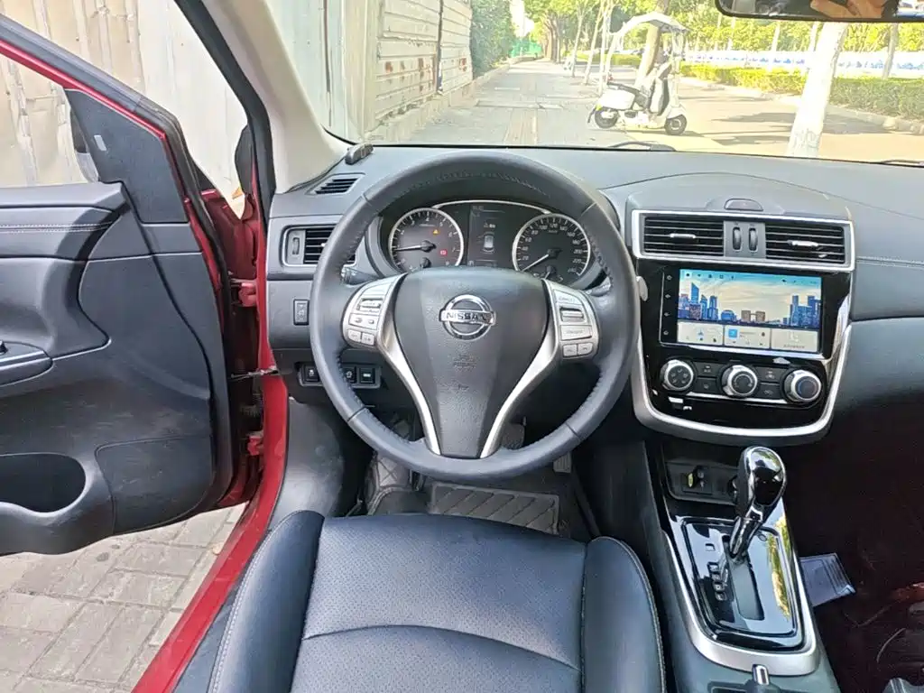 Nissan Tiida — миниатюра 13