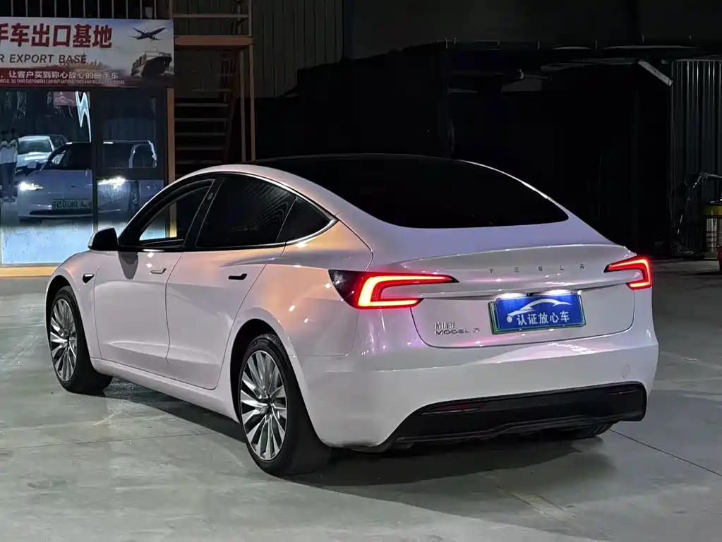 Tesla Model 3 — миниатюра 9