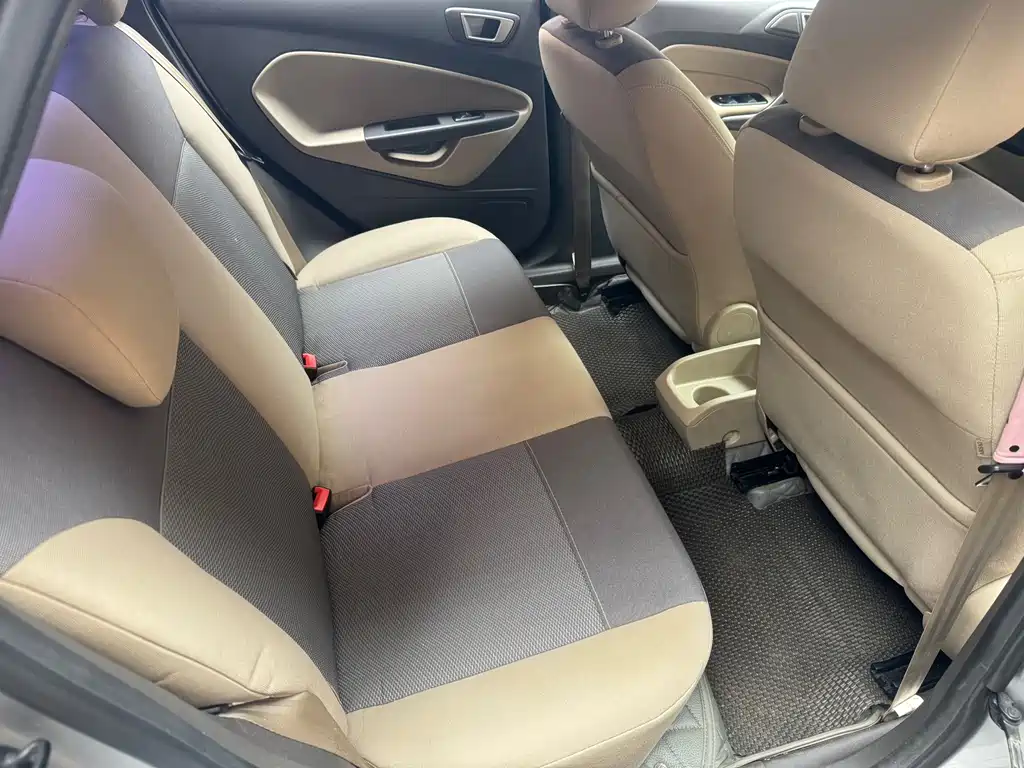 Ford Fiesta 2011 1.5L MT Fashion