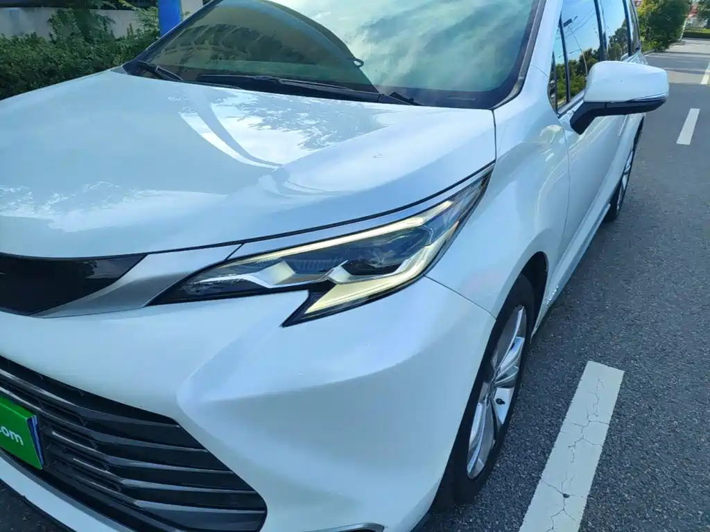 Toyota Sienna — миниатюра 18