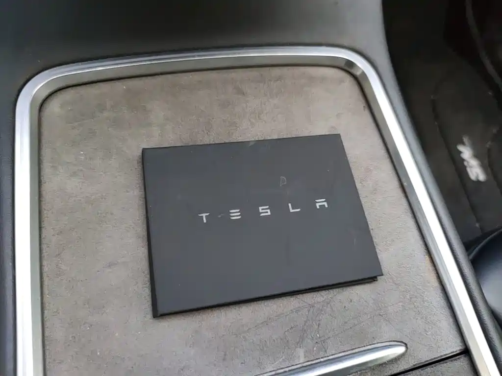 Tesla Model Y — миниатюра 9