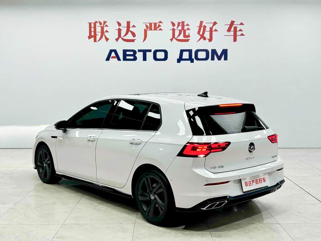 Volkswagen Golf 1.4 л 2023 г. Белый, пробег 30200 км
