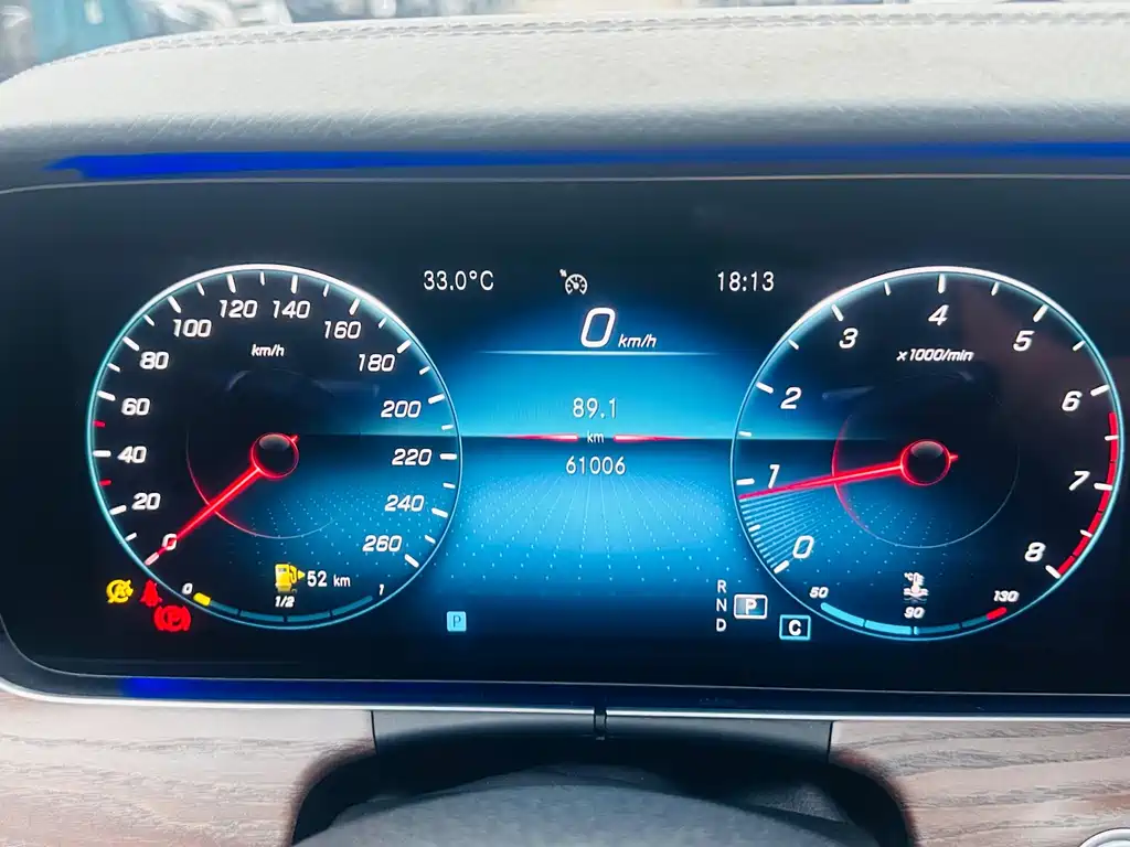 Mercedes-Benz E-Class — миниатюра 13