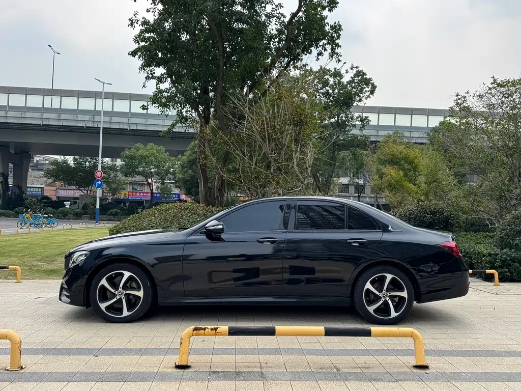 Mercedes-Benz E-Class — миниатюра 2
