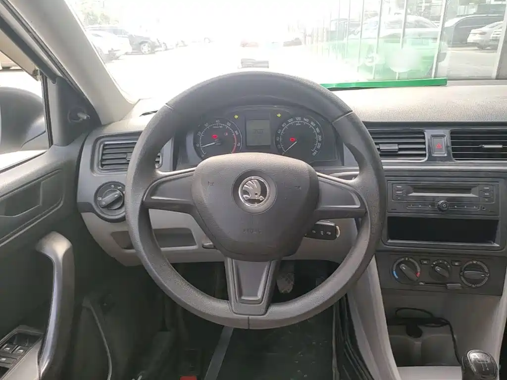 Skoda Rapid — миниатюра 11