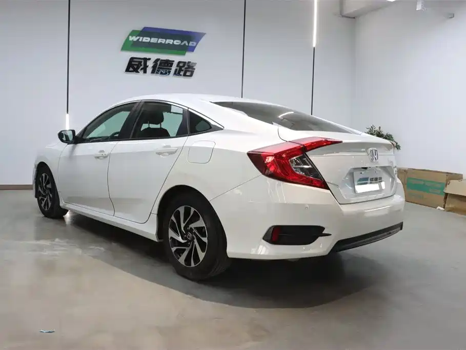 Honda Civic 2016 220TURBO CVT Luxury