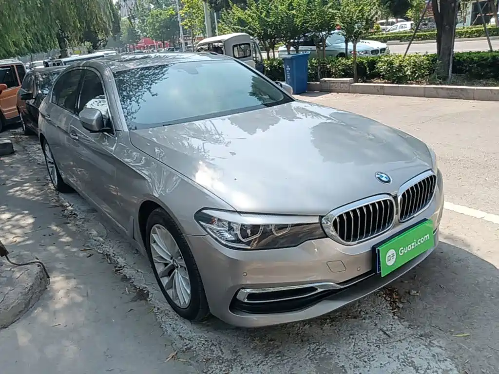 BMW 5 Series — миниатюра 4