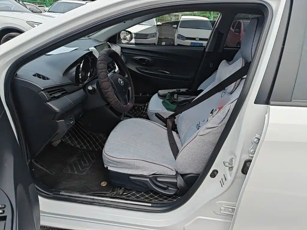 Toyota Yaris L — миниатюра 15