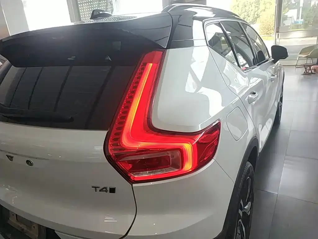 Volvo XC40 — миниатюра 8