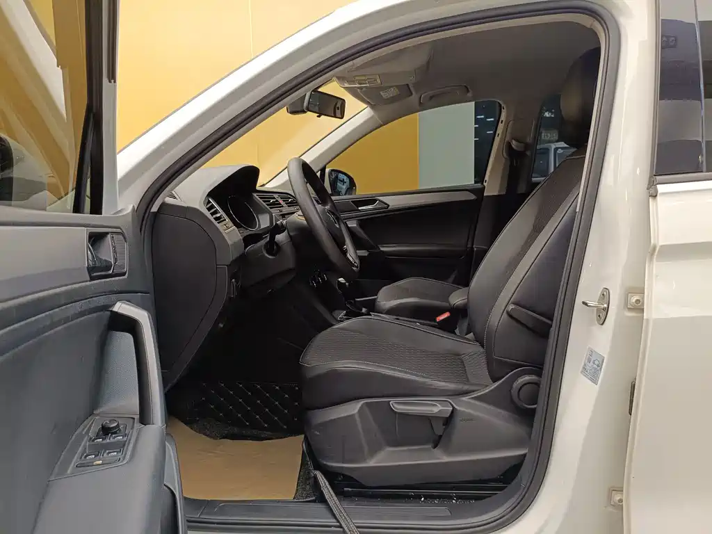 Volkswagen Tiguan L — миниатюра 11