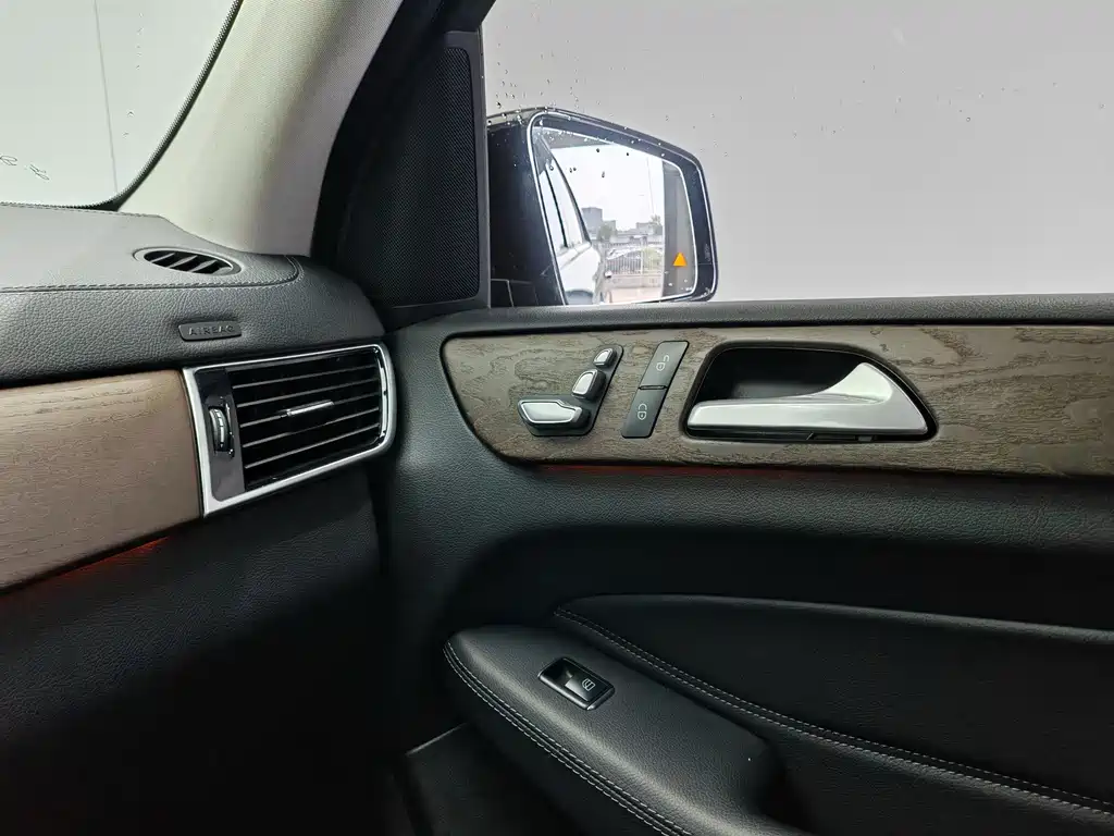 Mercedes-Benz GLE (Import) — миниатюра 17
