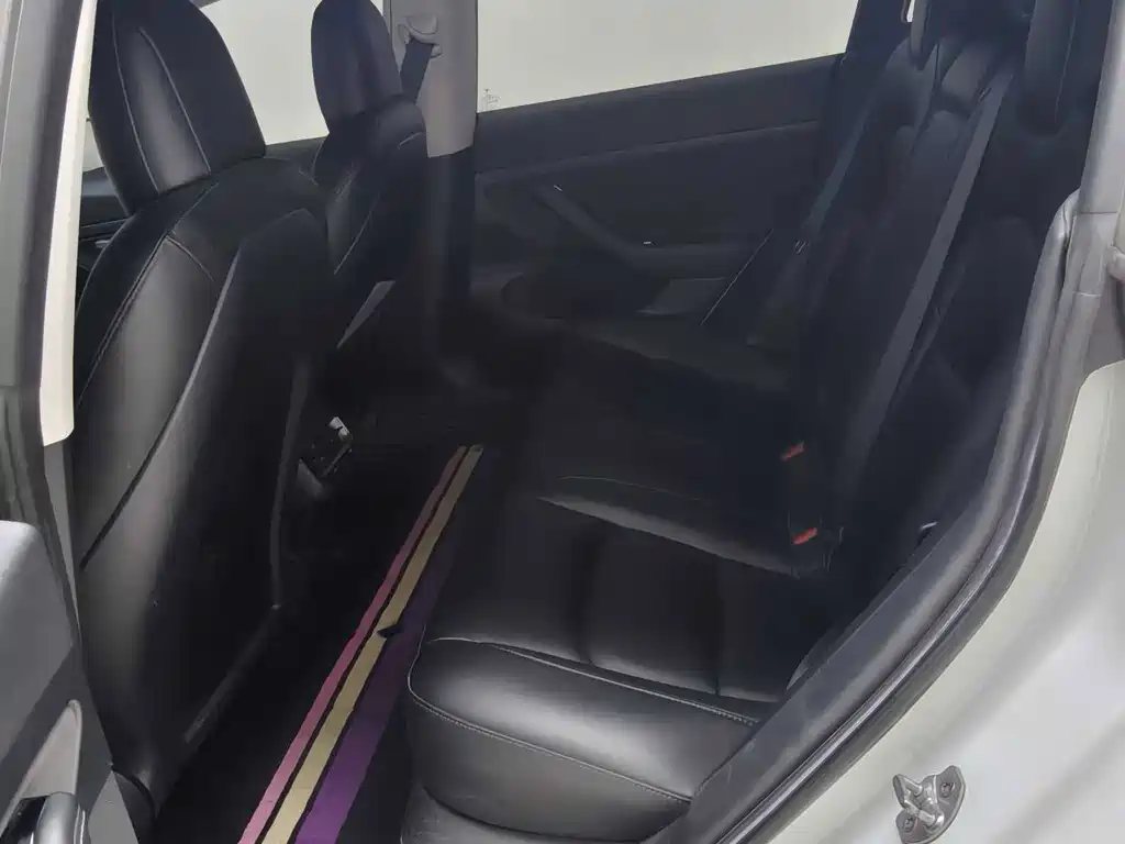 Tesla Model 3 — миниатюра 8