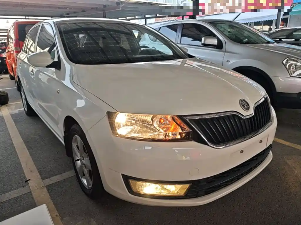 Skoda Rapid Spaceback — миниатюра 4