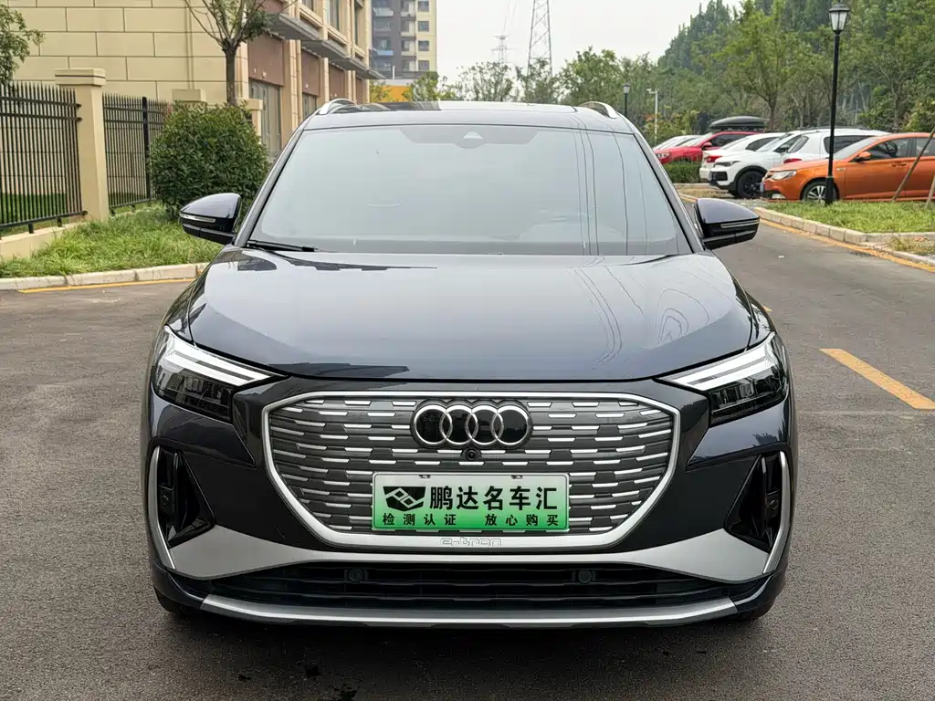 Audi Q4 e-tron — миниатюра 2