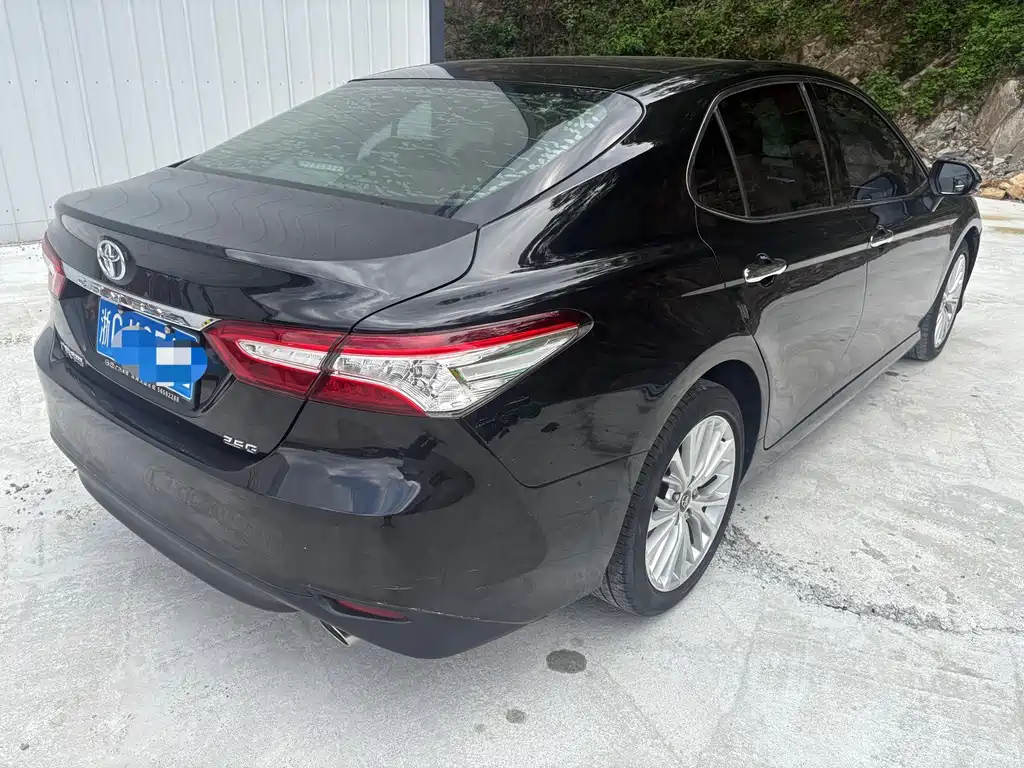Toyota Camry — миниатюра 12
