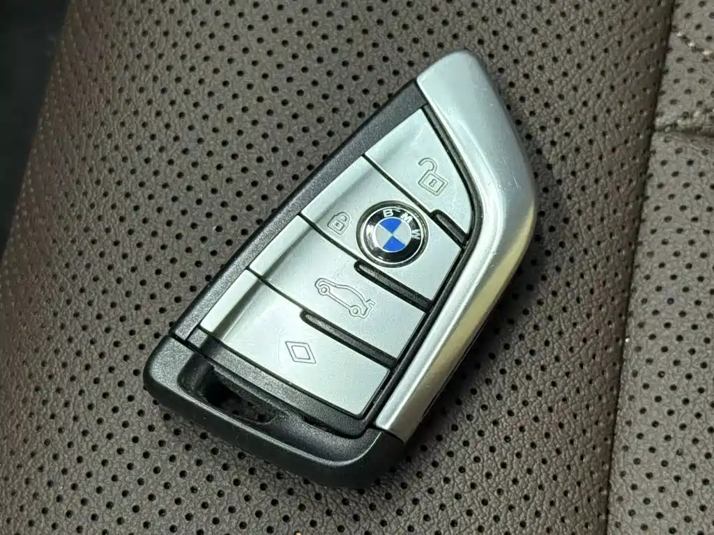 BMW 5 Series — миниатюра 9