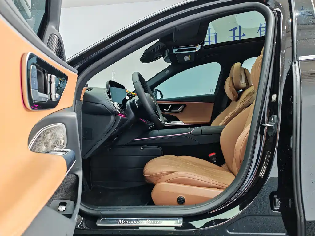 Mercedes-Benz E-Class — миниатюра 11