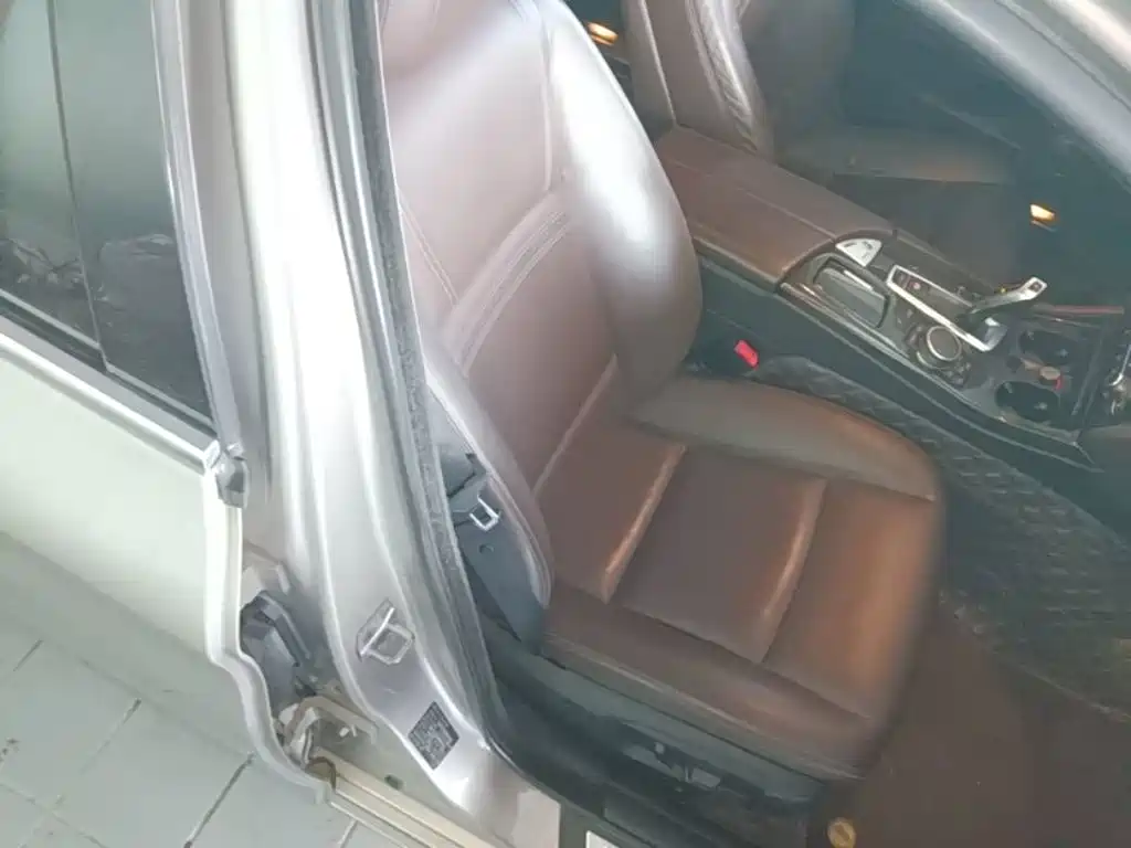 BMW 5 Series — миниатюра 25
