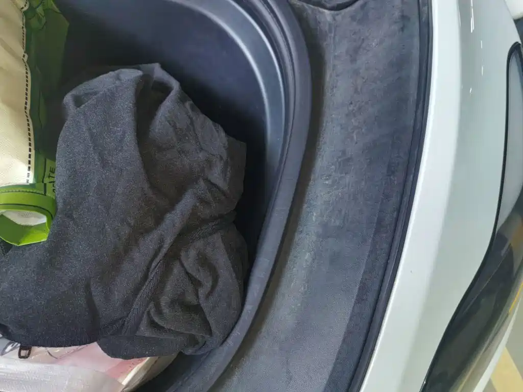 Tesla Model Y — миниатюра 20