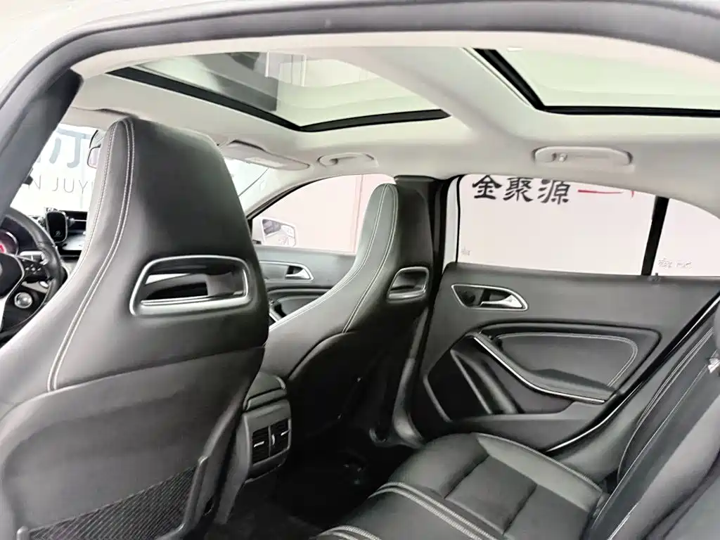 Mercedes-Benz GLA — миниатюра 11