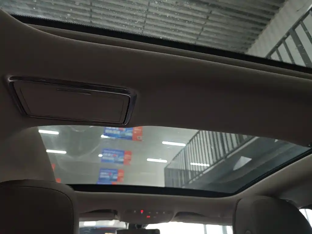 Mercedes-Benz E-Class — миниатюра 18