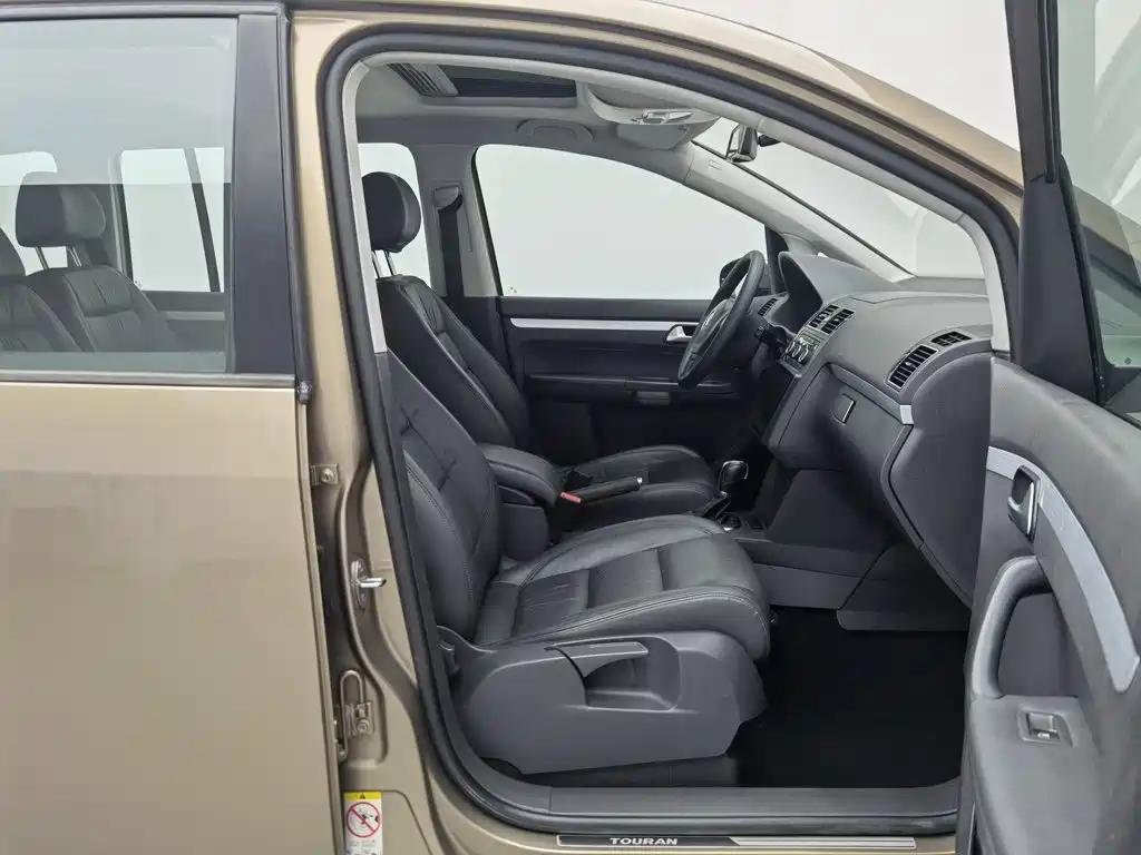 Volkswagen Touran — миниатюра 23