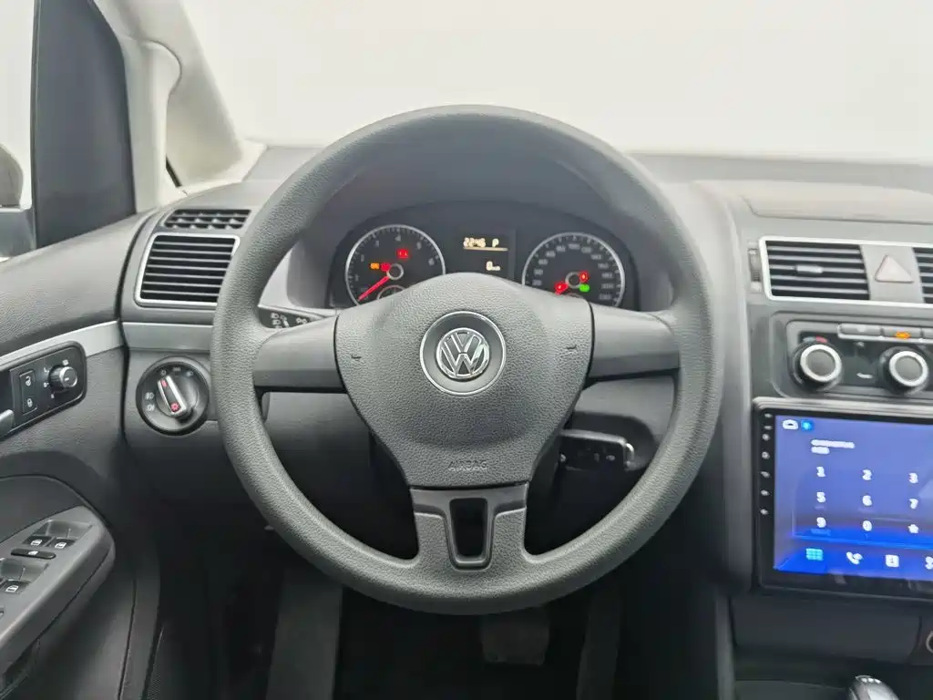 Volkswagen Touran — миниатюра 11
