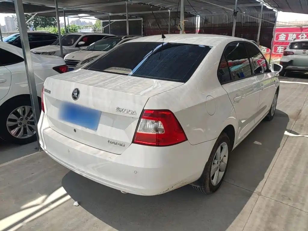 Skoda Rapid — миниатюра 7