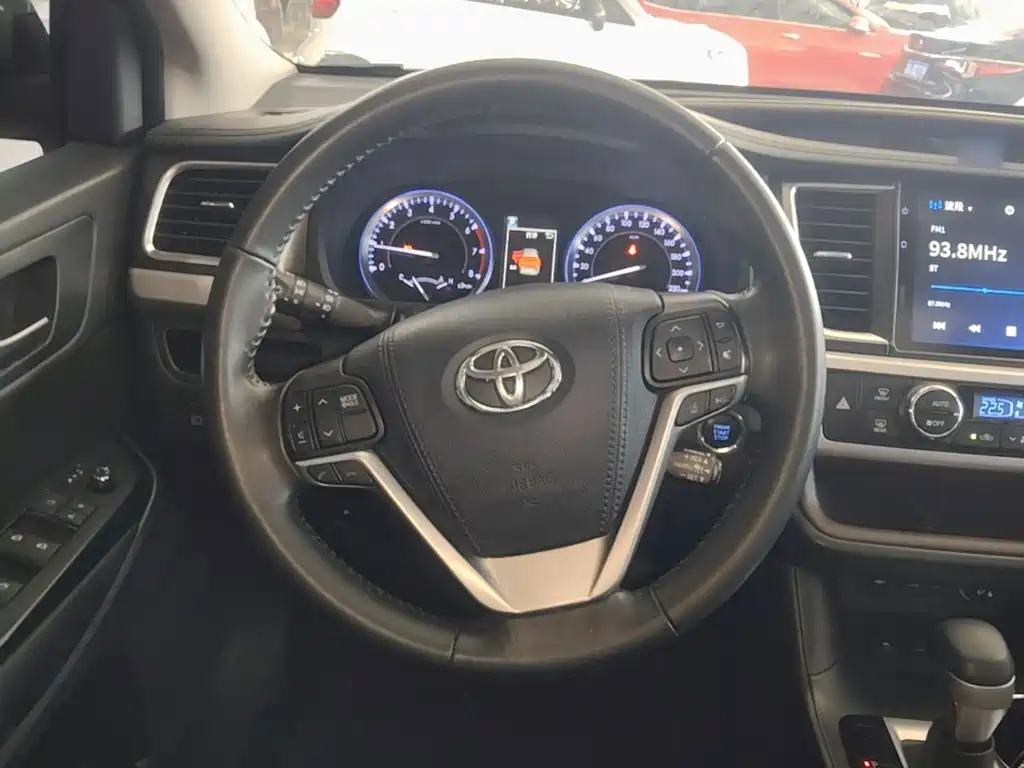 Toyota Highlander — миниатюра 7