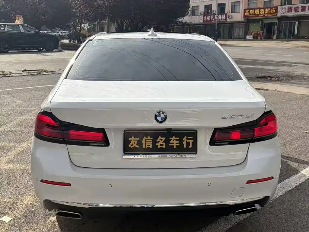 BMW 5 Series — миниатюра 4