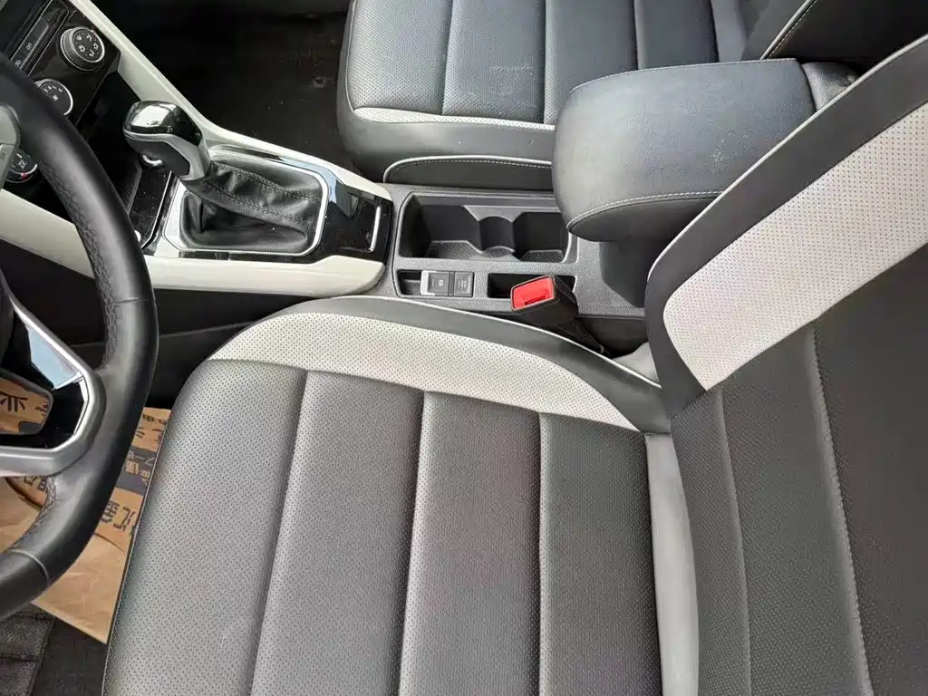 Volkswagen T-Roc — миниатюра 7