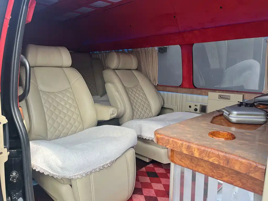 Toyota Hiace — миниатюра 7