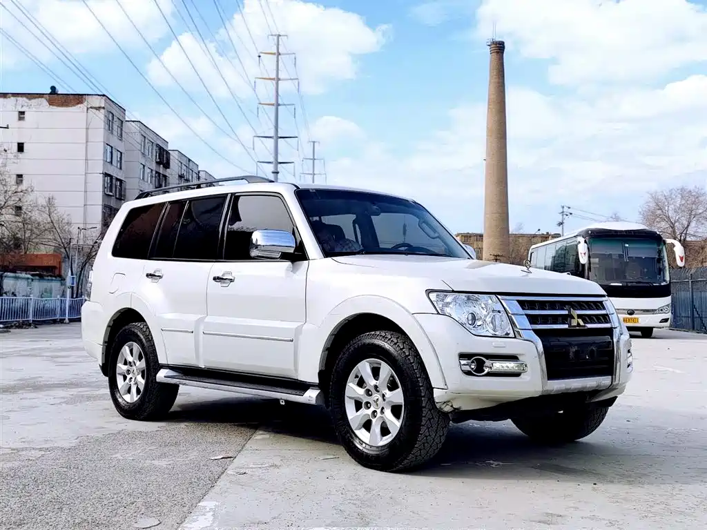 Mitsubishi Pajero (Import) Collection Edition 3.0L Auto Premium Offroad Edition, фото 3
