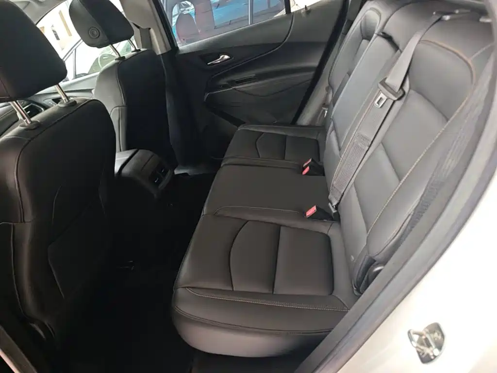 Chevrolet Equinox — миниатюра 17
