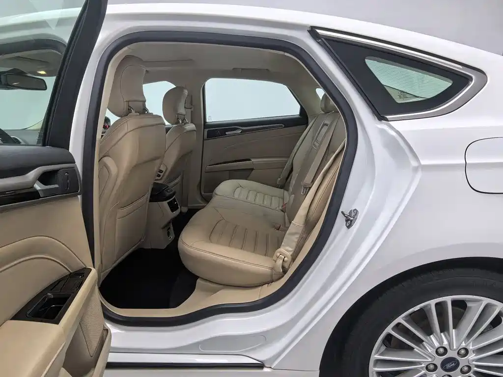 Ford Mondeo — миниатюра 15