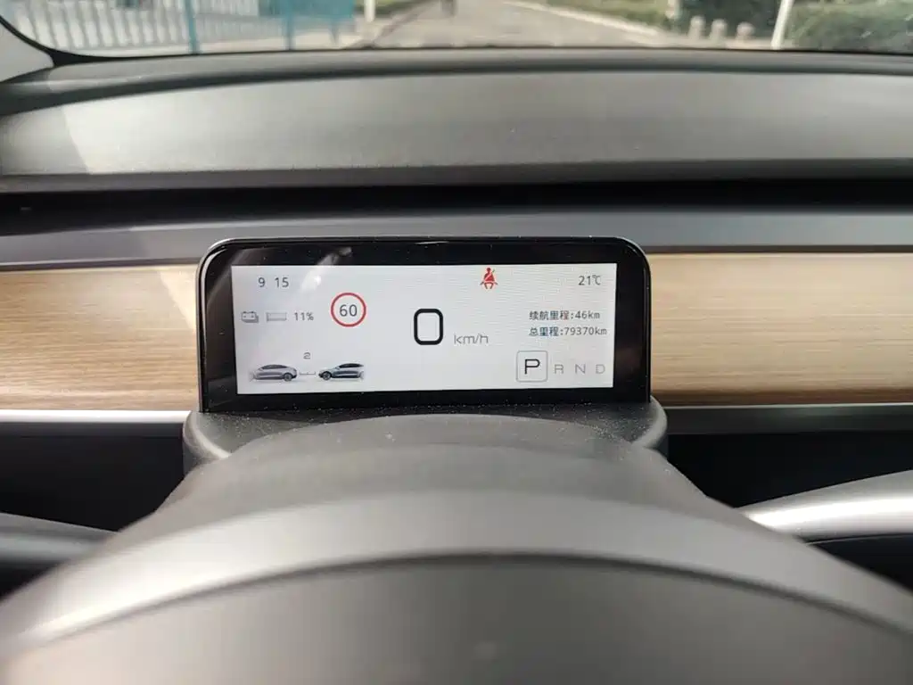 Tesla Model 3 — миниатюра 12