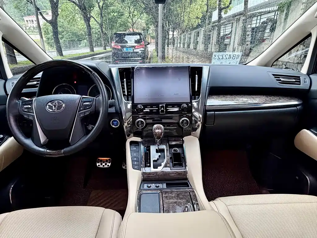Toyota Vellfire — миниатюра 11
