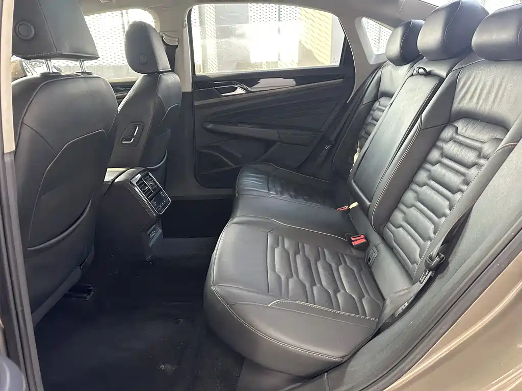 Volkswagen Passat 2019 330TSI Elite VI