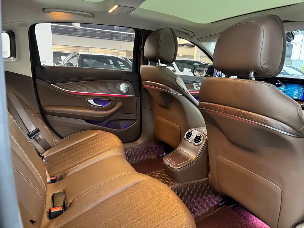 Mercedes-Benz E-Class — миниатюра 16