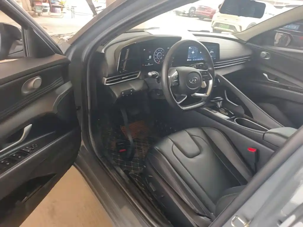 Hyundai Elantra — миниатюра 16
