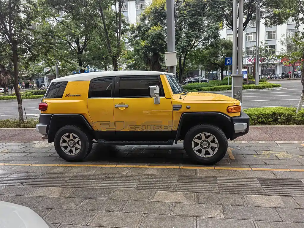 Toyota FJ Cruiser FJ 2018 4.0L AT