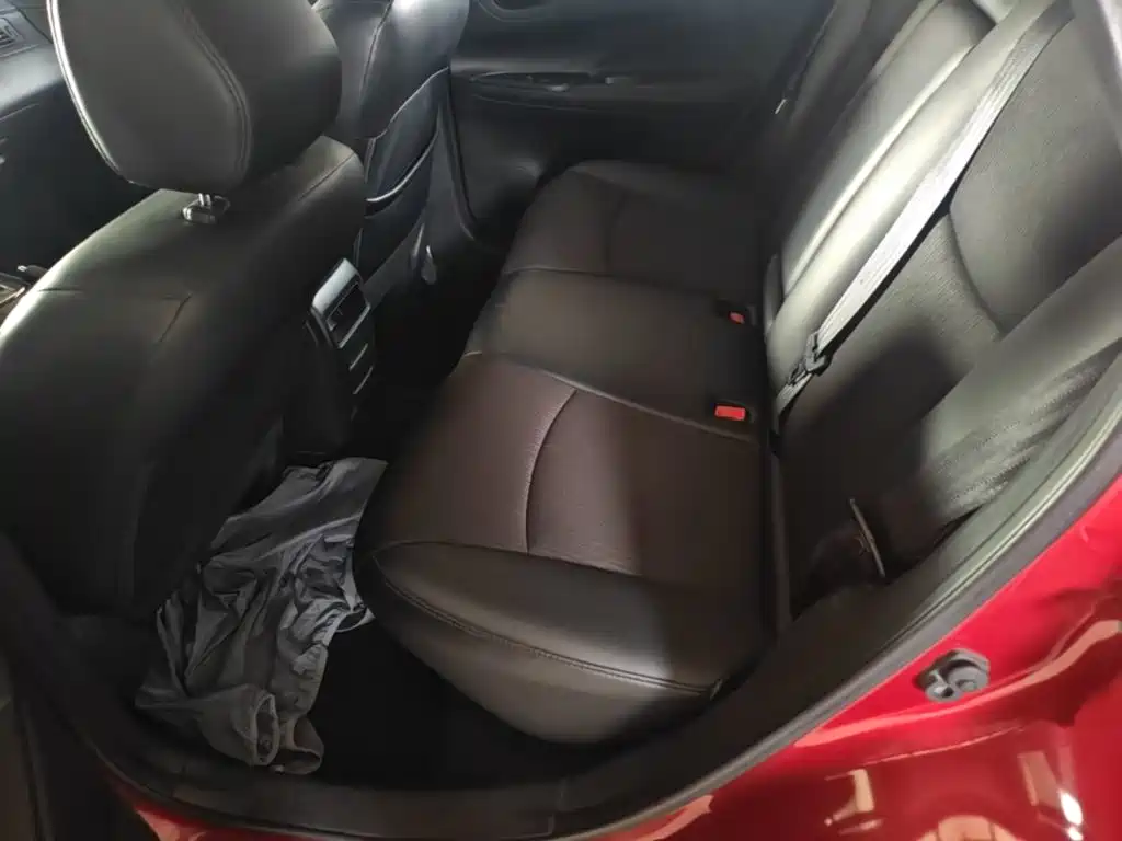 Nissan Tiida — миниатюра 17