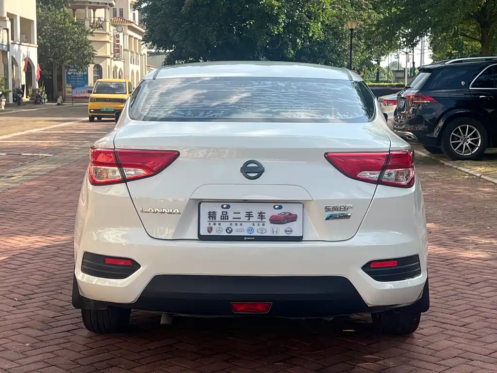Nissan Bluebird — миниатюра 8