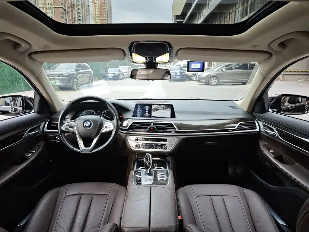 BMW 7 Series — миниатюра 5